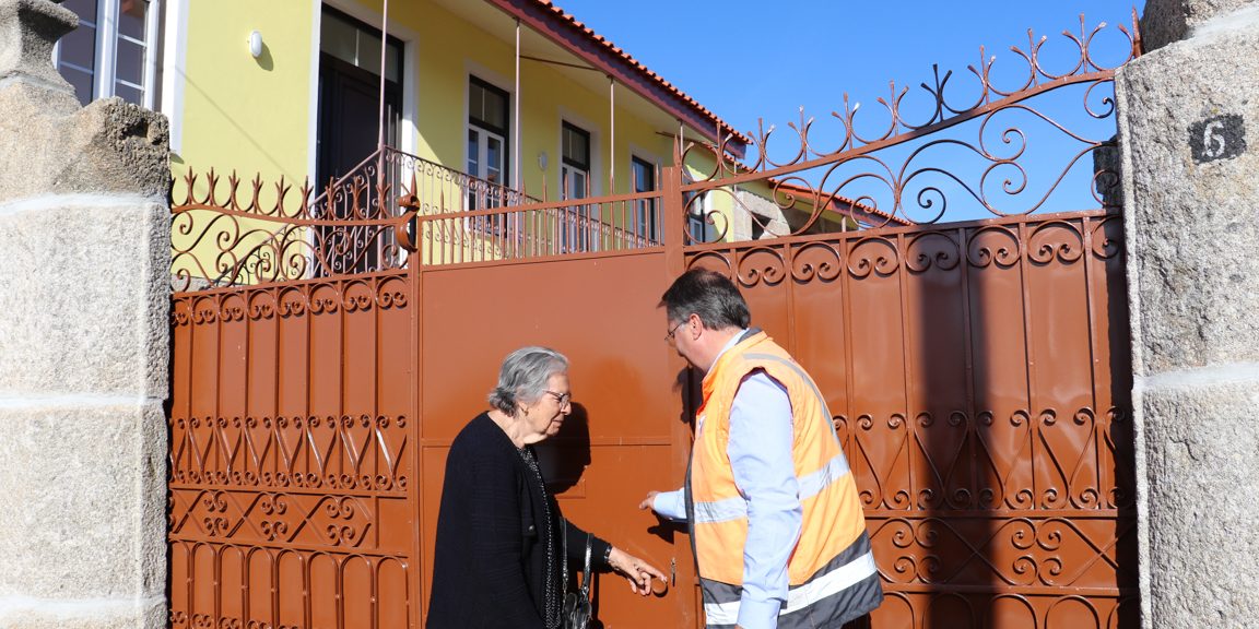 Entrega da última habitação do programa de apoio à reconstrução de habitação permanente no Concelho de Nelas (1)